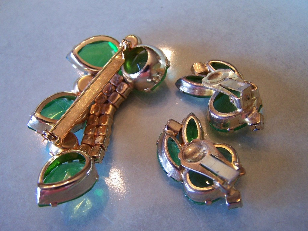 Glitzy Juliana Green Rhinestone Brooch and Earrings Set Glitzy Juliana Green Rhinestone Brooch and Earrings Set