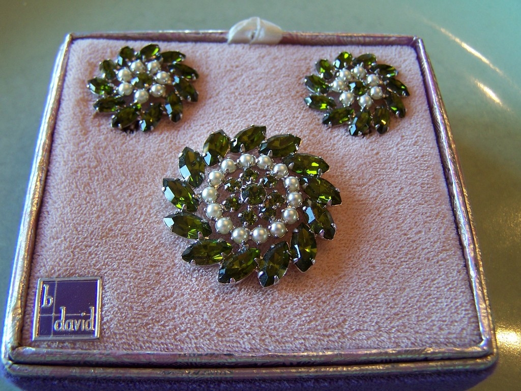 Beautiful Signed B David Rhinestone and Faux Pearl Set Brooch and Earrings Beautiful Signed B David Rhinestone and Faux Pearl Set Brooch and Earrings