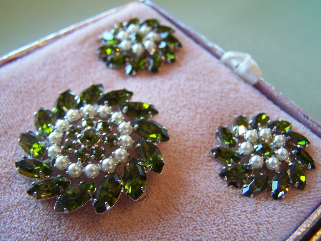 Beautiful Signed B David Rhinestone and Faux Pearl Set Brooch and Earrings Beautiful Signed B David Rhinestone and Faux Pearl Set Brooch and Earrings