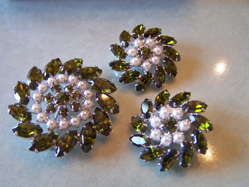 Beautiful Signed B David Rhinestone and Faux Pearl Set Brooch and Earrings Beautiful Signed B David Rhinestone and Faux Pearl Set Brooch and Earrings