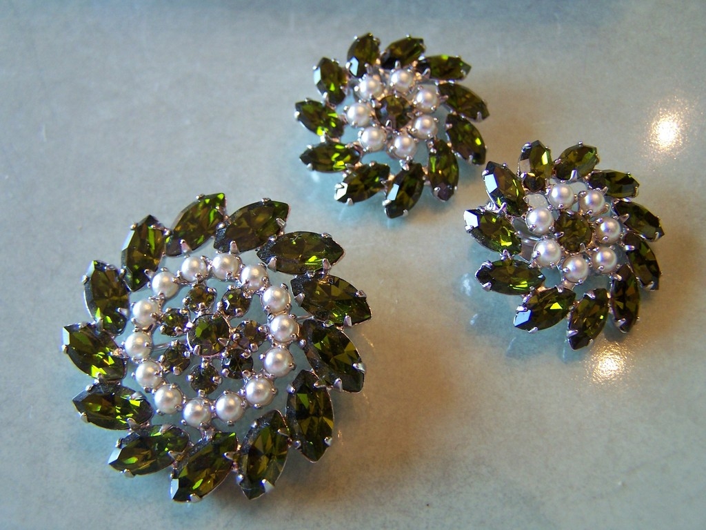 Beautiful Signed B David Rhinestone and Faux Pearl Set Brooch and Earrings Beautiful Signed B David Rhinestone and Faux Pearl Set Brooch and Earrings