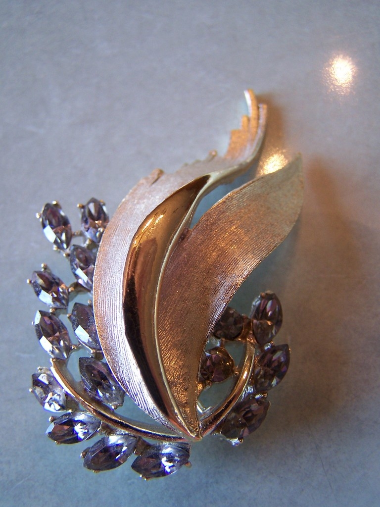 Signed BSK Vintage Brooch Pin With Rhinestones Signed BSK Vintage Brooch Pin With Rhinestones
