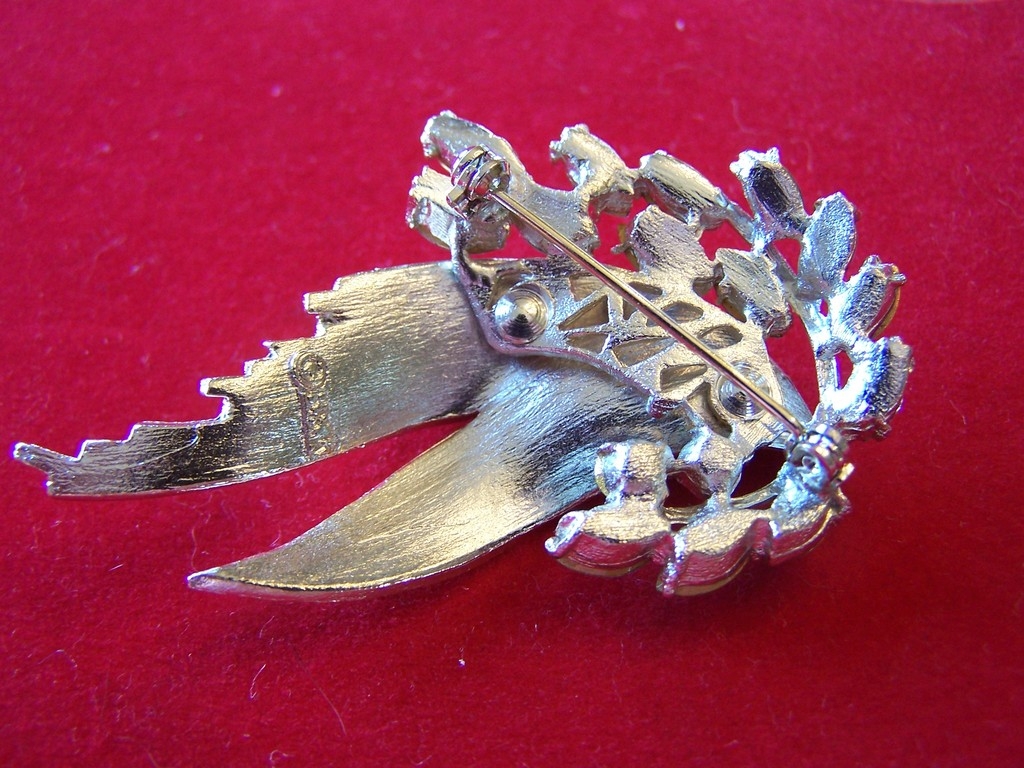 Signed BSK Vintage Brooch Pin With Rhinestones Signed BSK Vintage Brooch Pin With Rhinestones