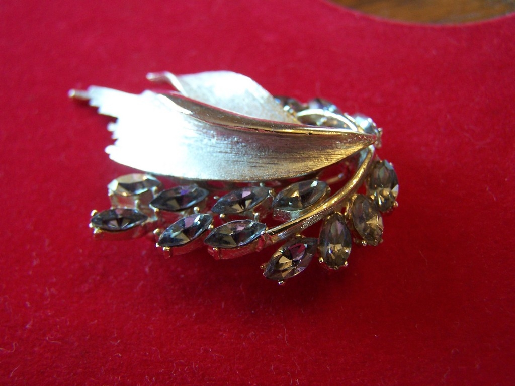 Signed BSK Vintage Brooch Pin With Rhinestones Signed BSK Vintage Brooch Pin With Rhinestones