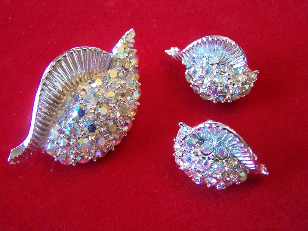 Vintage AB Rhinestone Set Of Brooch and Earrings Vintage AB Rhinestone Set Of Brooch and Earrings