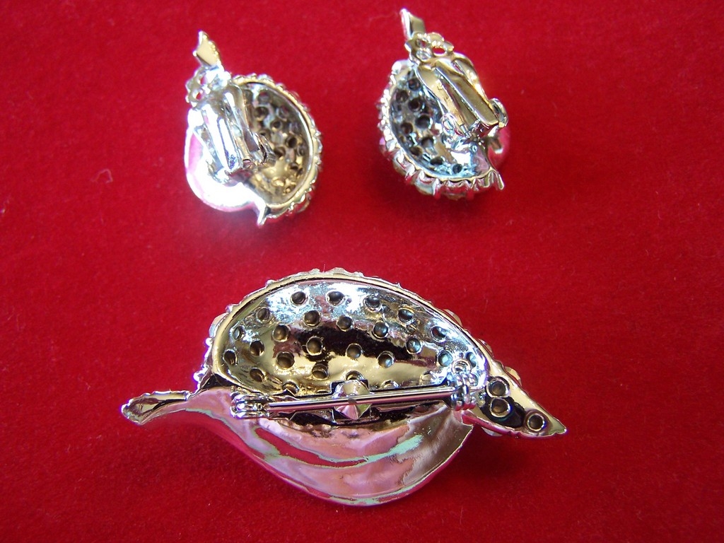Vintage AB Rhinestone Set Of Brooch and Earrings Vintage AB Rhinestone Set Of Brooch and Earrings