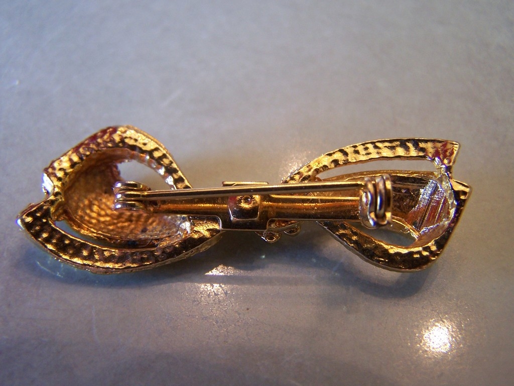 Petite Turquoise Beaded Bow Pin Brooch Petite Turquoise Beaded Bow Pin Brooch