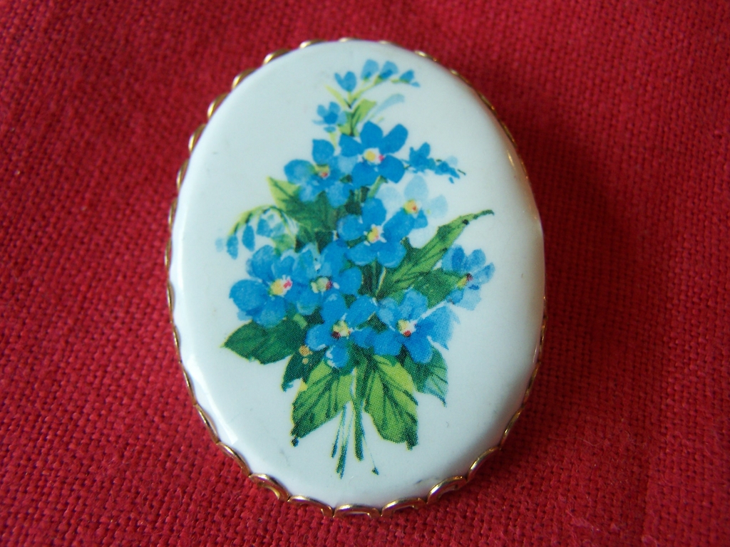 Vintage Floral Cameo Brooch Pin Vintage Floral Cameo Brooch Pin