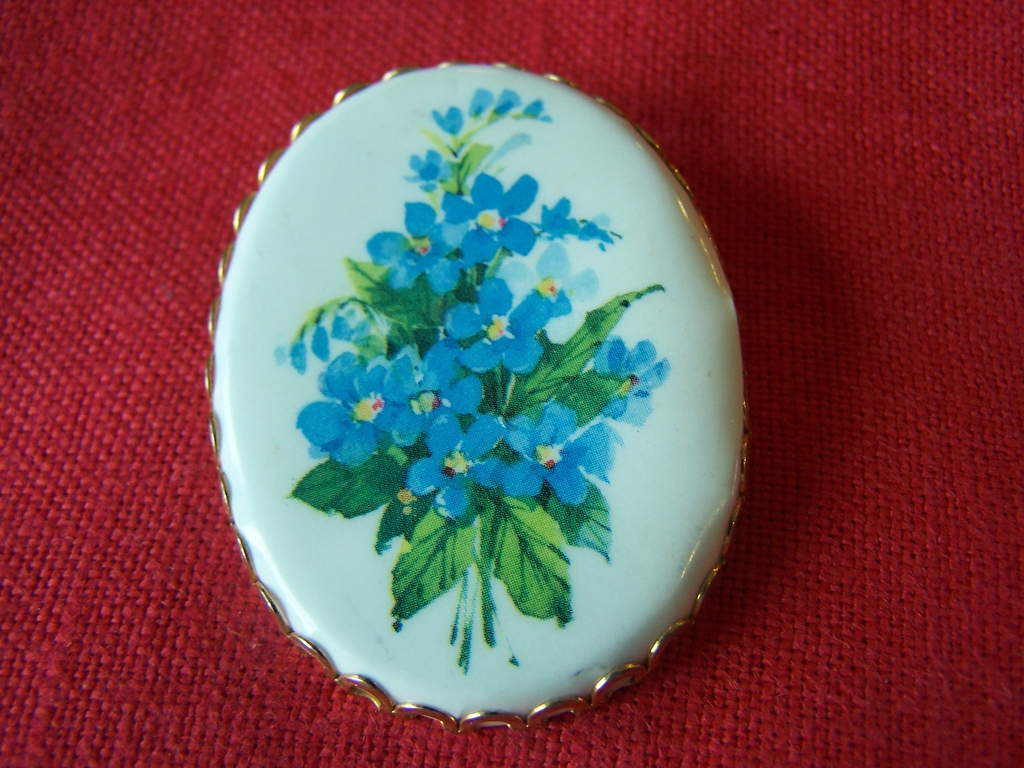 Vintage Floral Cameo Brooch Pin Vintage Floral Cameo Brooch Pin