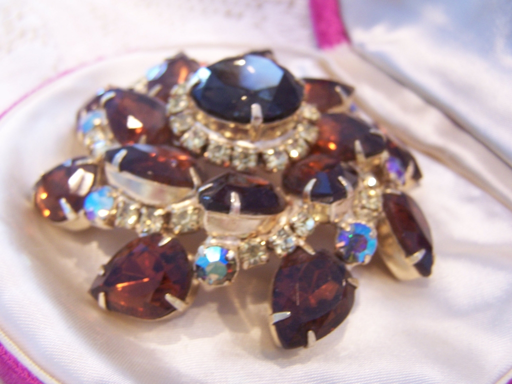 Huge Vintage Juliana Layered Rhinestone Brooch Huge Vintage Juliana Layered Rhinestone Brooch