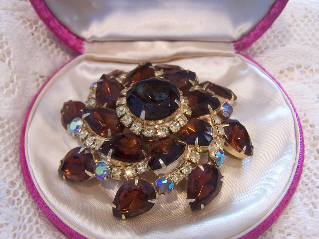 Huge Vintage Juliana Layered Rhinestone Brooch Huge Vintage Juliana Layered Rhinestone Brooch