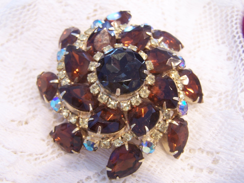 Huge Vintage Juliana Layered Rhinestone Brooch Huge Vintage Juliana Layered Rhinestone Brooch