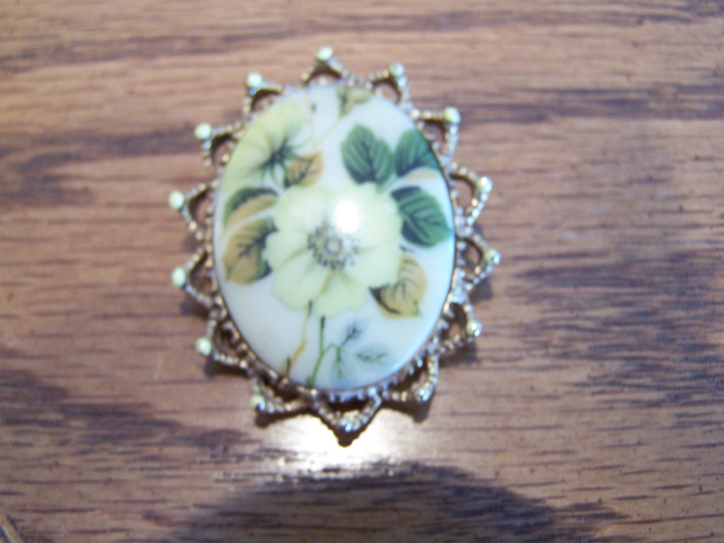 Vintage Floral Cameo Brooch With Yellow Flowers Vintage Floral Cameo Brooch With Yellow Flowers
