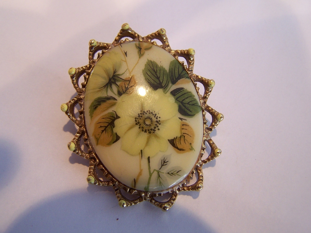 Vintage Floral Cameo Brooch With Yellow Flowers Vintage Floral Cameo Brooch With Yellow Flowers