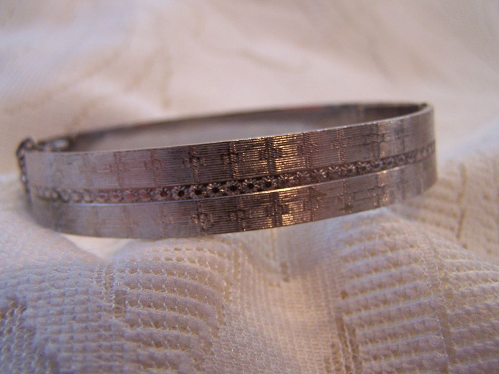Signed Whiting and Davis Bracelet Signed Whiting and Davis Bracelet