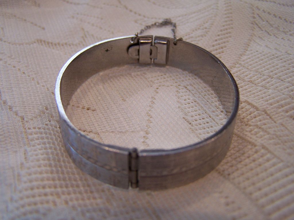 Signed Whiting and Davis Bracelet Signed Whiting and Davis Bracelet