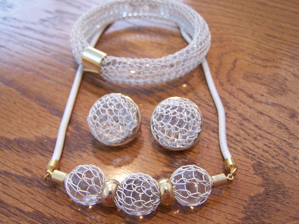 Unique Vintage Lucite Wire Wrapped Full Parure Unique Vintage Lucite Wire Wrapped Full Parure