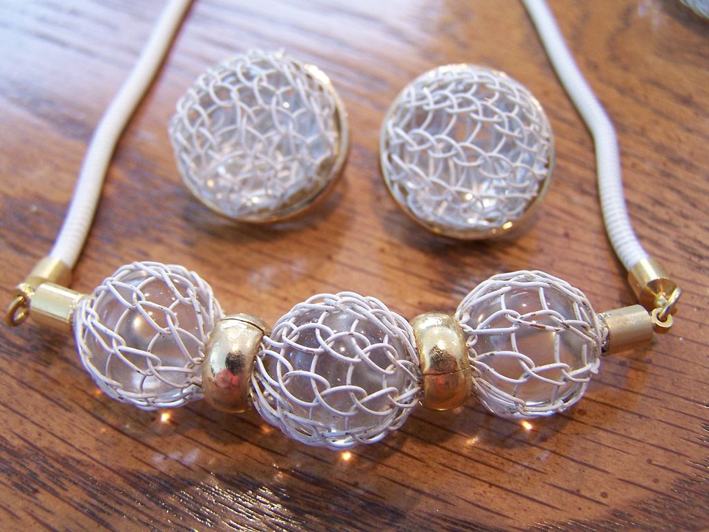 Unique Vintage Lucite Wire Wrapped Full Parure Unique Vintage Lucite Wire Wrapped Full Parure