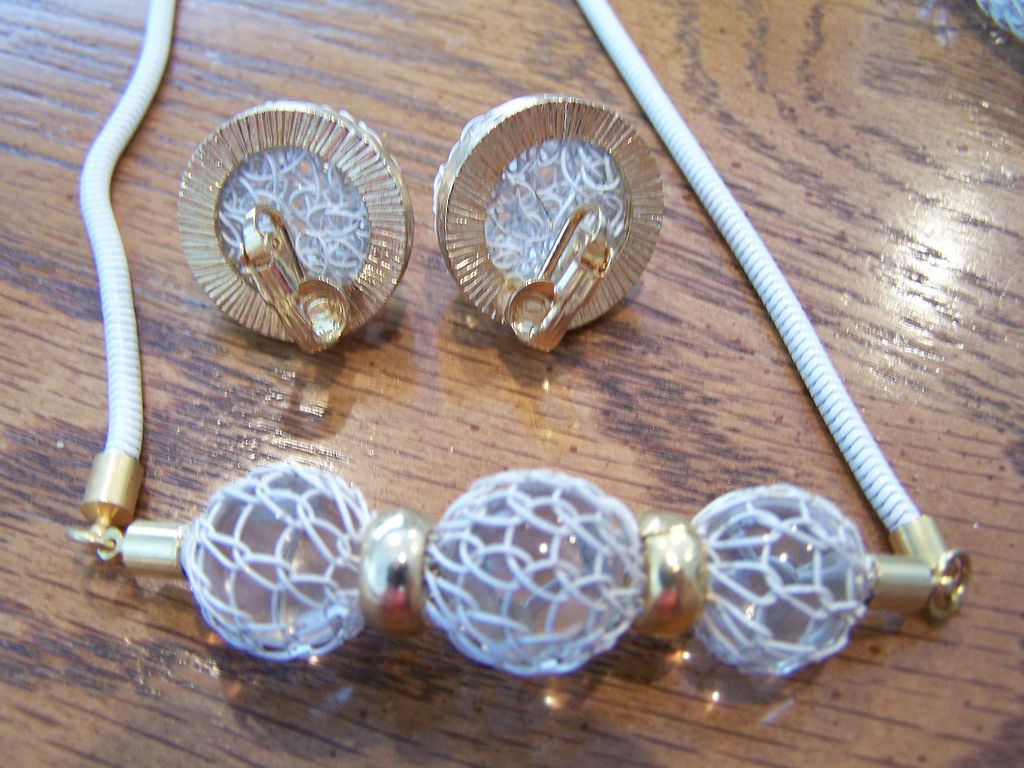 Unique Vintage Lucite Wire Wrapped Full Parure Unique Vintage Lucite Wire Wrapped Full Parure