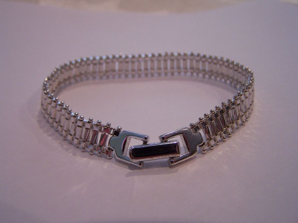 Signed Napier Vintage Bracelet Signed Napier Vintage Bracelet