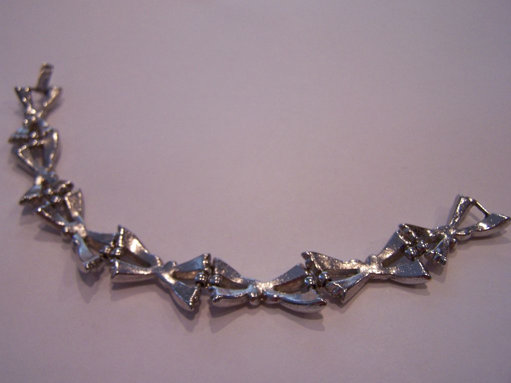 Signed Trifari Crown Bracelet With Bows Signed Trifari Crown Bracelet With Bows