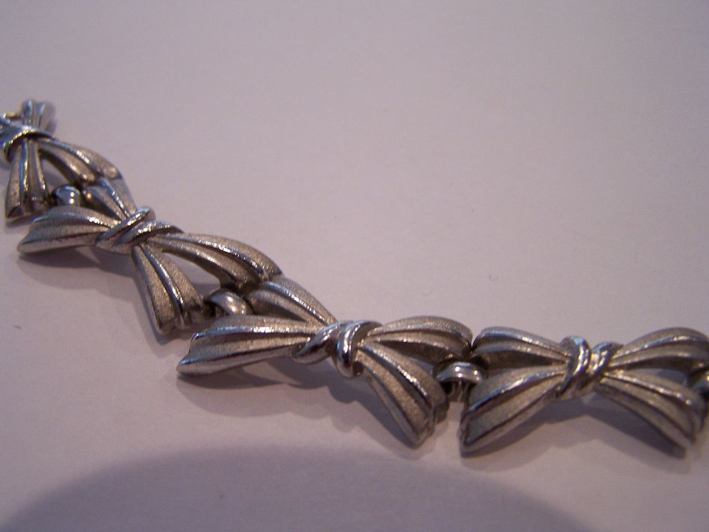 Signed Trifari Crown Bracelet With Bows Signed Trifari Crown Bracelet With Bows