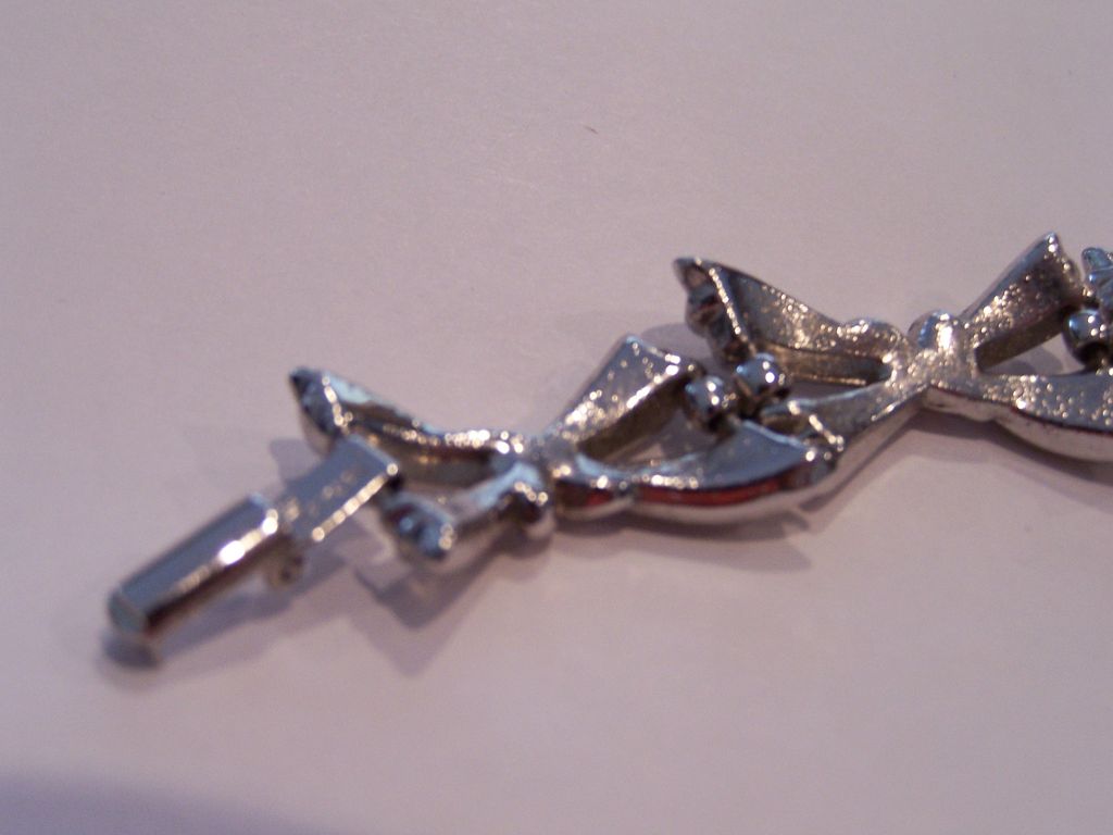 Signed Trifari Crown Bracelet With Bows Signed Trifari Crown Bracelet With Bows