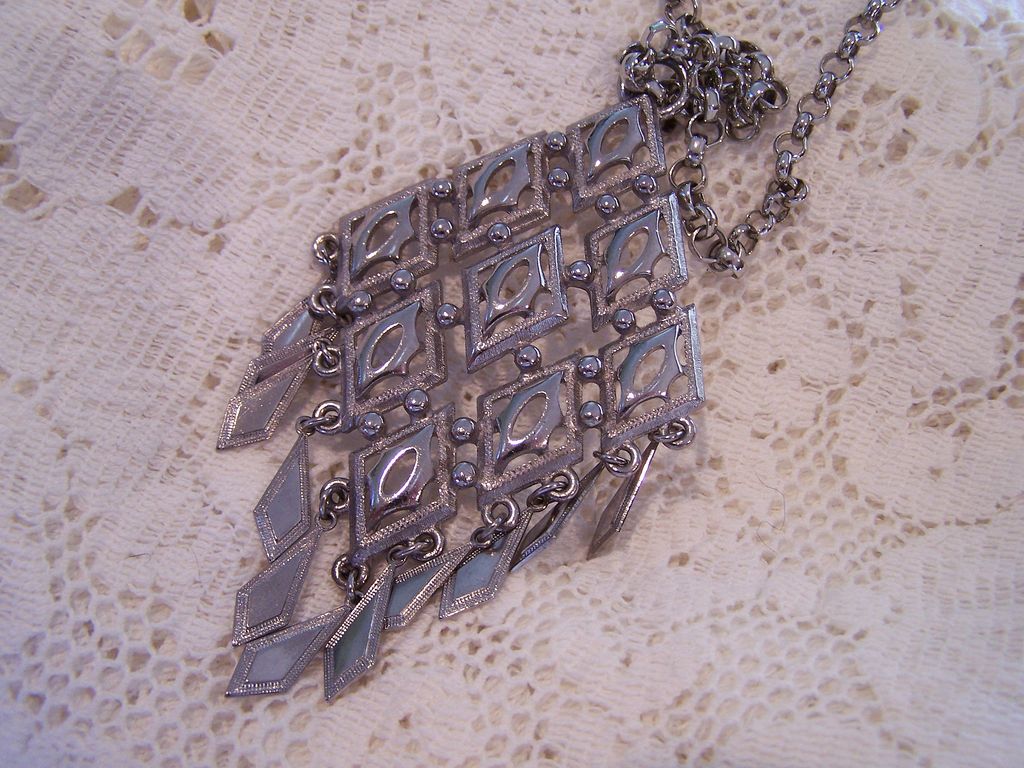Chunky 1960's Dangle Necklace Chunky 1960's Dangle Necklace