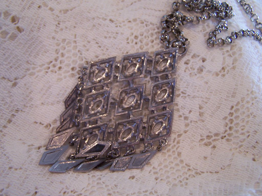 Chunky 1960's Dangle Necklace Chunky 1960's Dangle Necklace