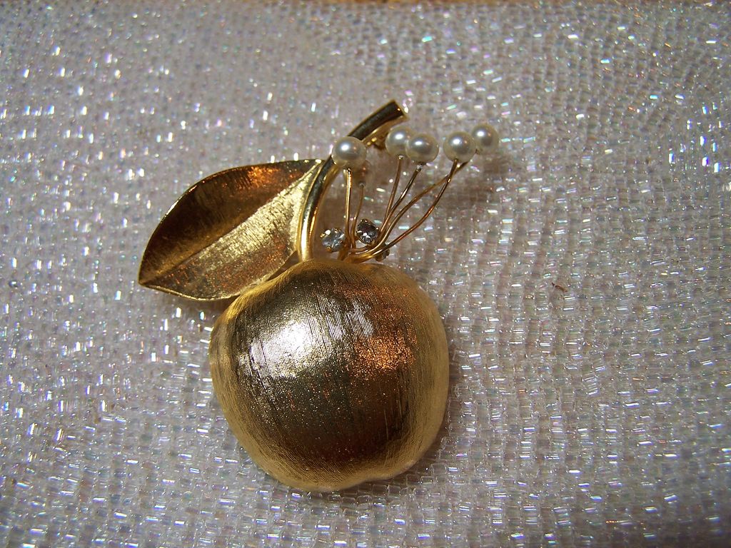 Apple Brooch Pin With Faux Pearls and Clear Rhinestones Apple Brooch Pin With Faux Pearls and Clear Rhinestones