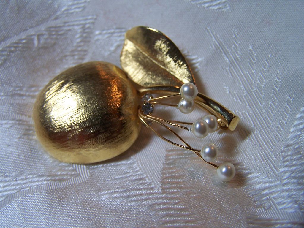 Apple Brooch Pin With Faux Pearls and Clear Rhinestones Apple Brooch Pin With Faux Pearls and Clear Rhinestones