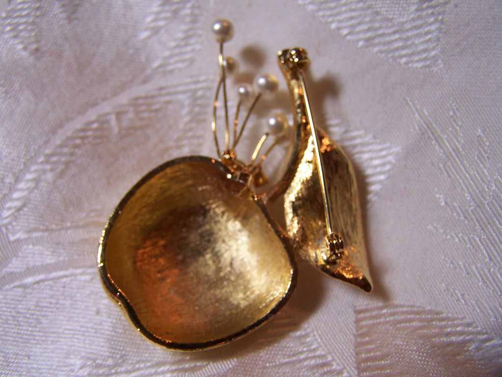 Apple Brooch Pin With Faux Pearls and Clear Rhinestones Apple Brooch Pin With Faux Pearls and Clear Rhinestones