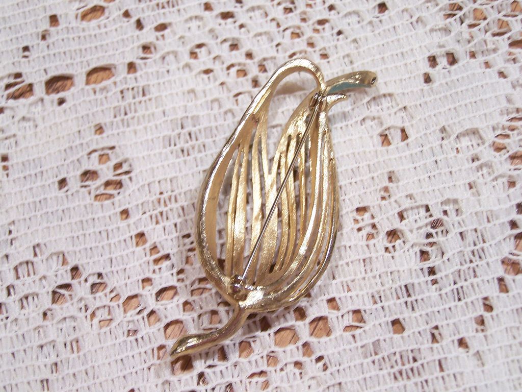 Signed Parklane Brooch Pin Enameled Signed Parklane Brooch Pin Enameled