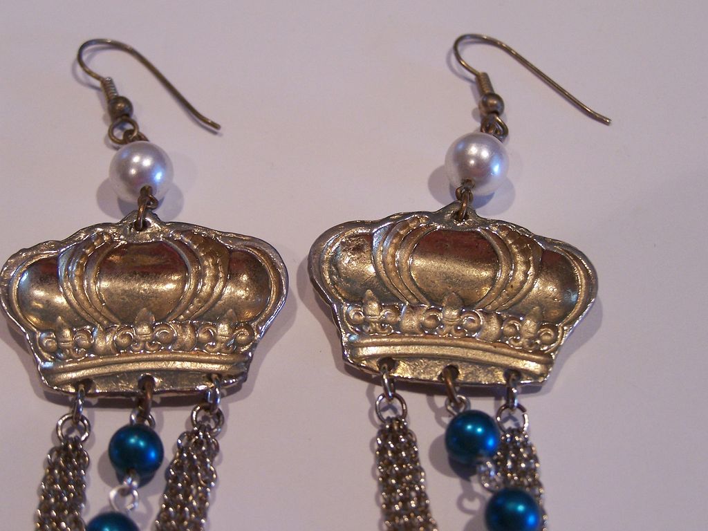 Vintage Dangle Crown Earrings Vintage Dangle Crown Earrings
