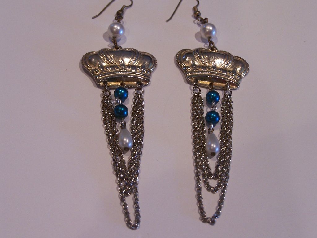 Vintage Dangle Crown Earrings Vintage Dangle Crown Earrings