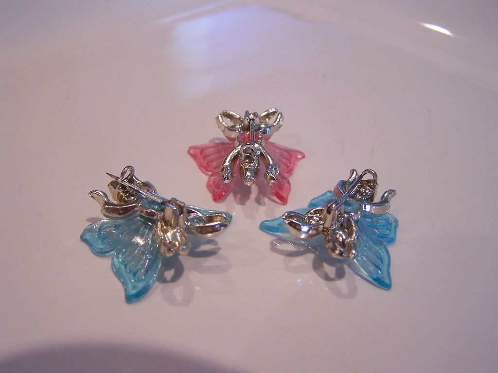 Vintage Lucite set Of Three Butterfly Pins With Rhinestones Vintage Lucite set Of Three Butterfly Pins With Rhinestones