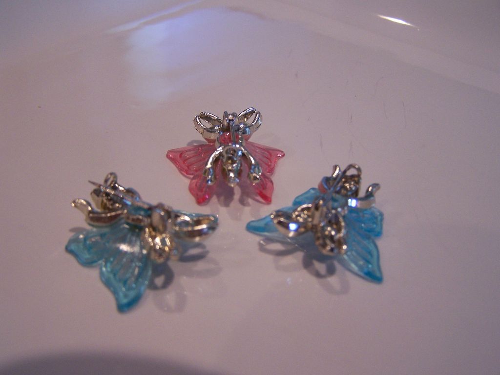 Vintage Lucite set Of Three Butterfly Pins With Rhinestones Vintage Lucite set Of Three Butterfly Pins With Rhinestones