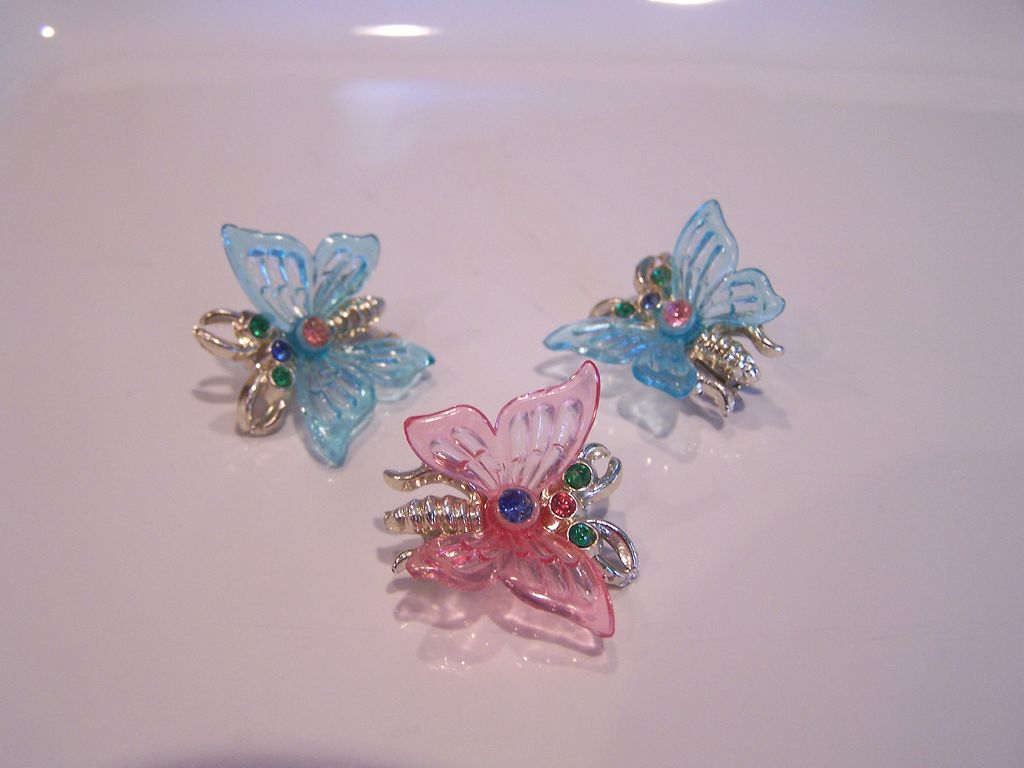Vintage Lucite set Of Three Butterfly Pins With Rhinestones Vintage Lucite set Of Three Butterfly Pins With Rhinestones