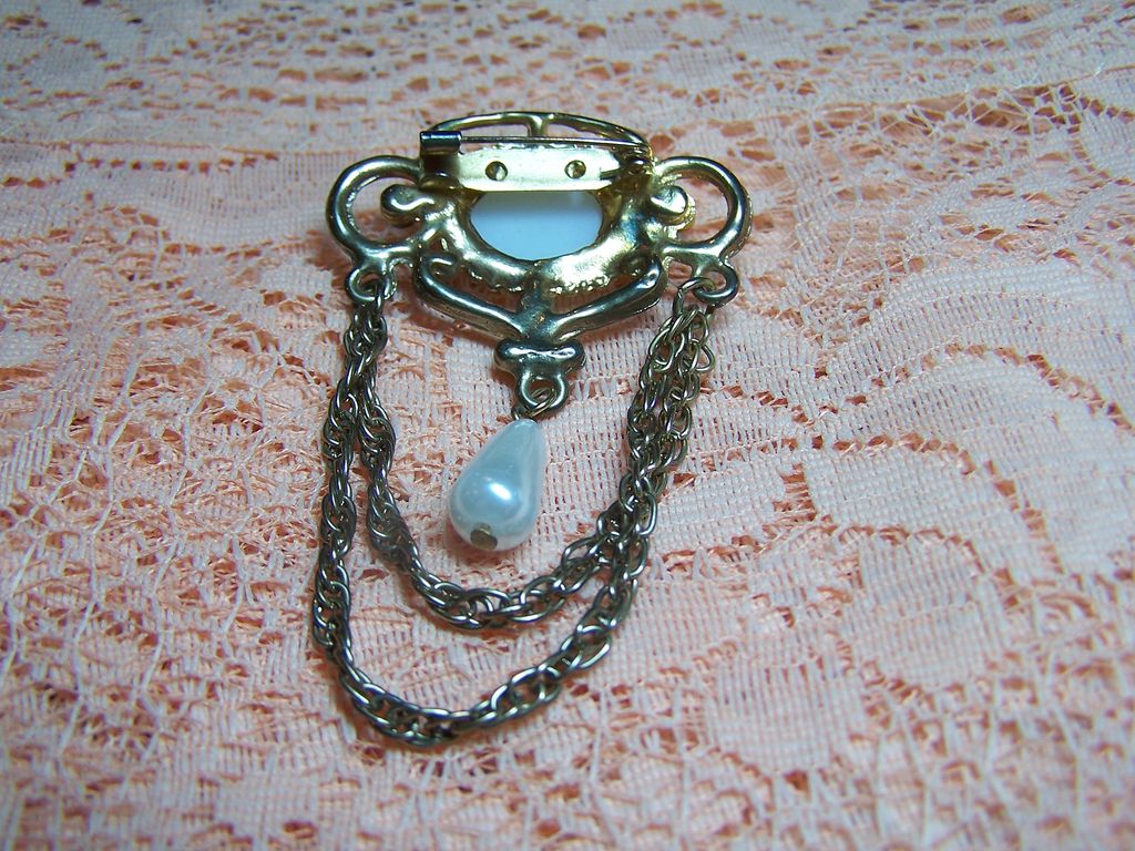 Vintage Brooch With Dangles Vintage Brooch With Dangles