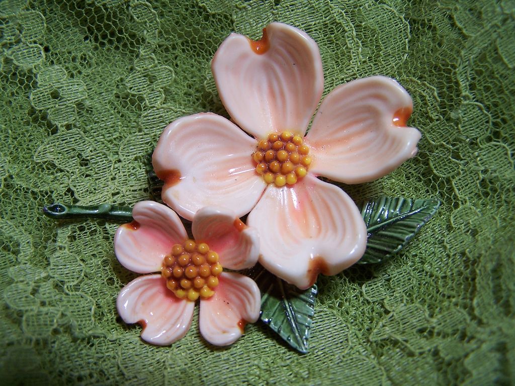 Vintage Enameled 1950's Brooch Pin Vintage Enameled 1950's Brooch Pin