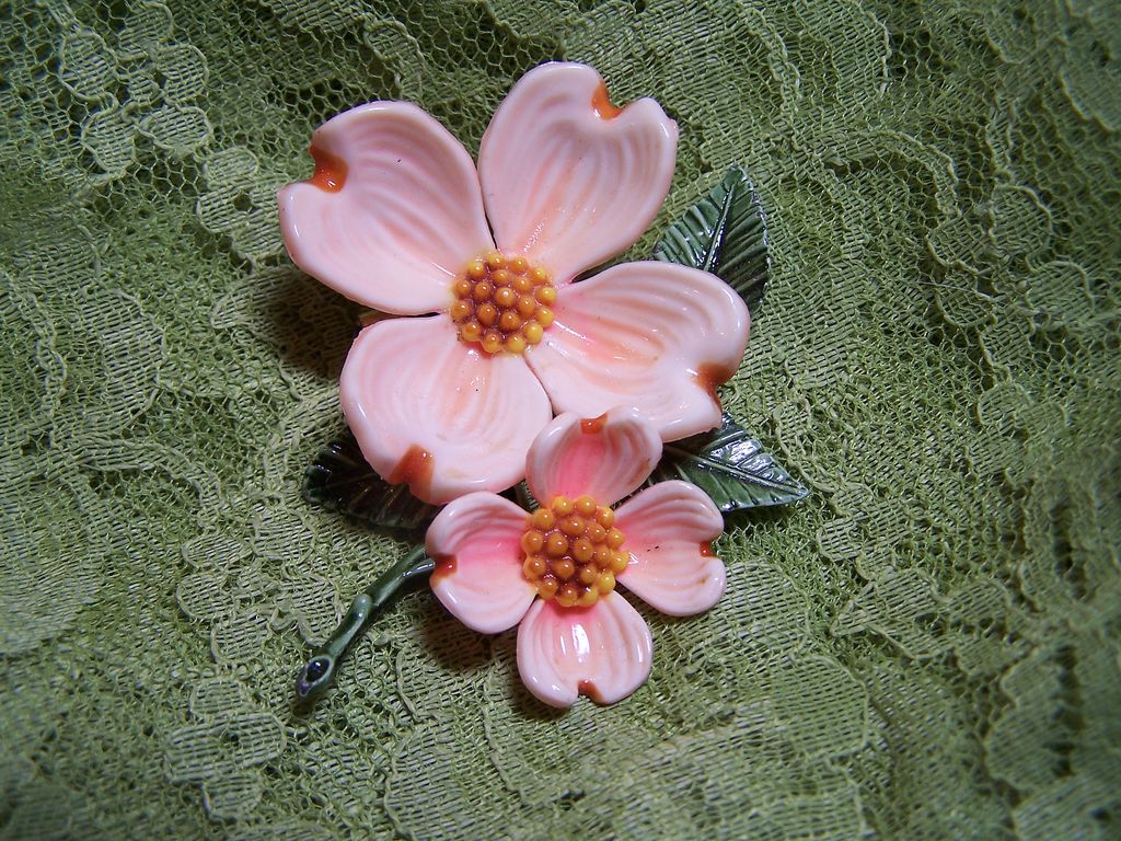 Vintage Enameled 1950's Brooch Pin Vintage Enameled 1950's Brooch Pin