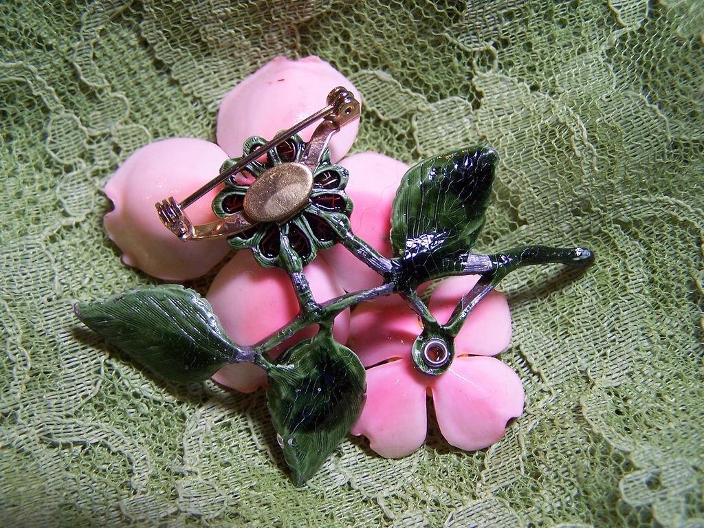 Vintage Enameled 1950's Brooch Pin Vintage Enameled 1950's Brooch Pin