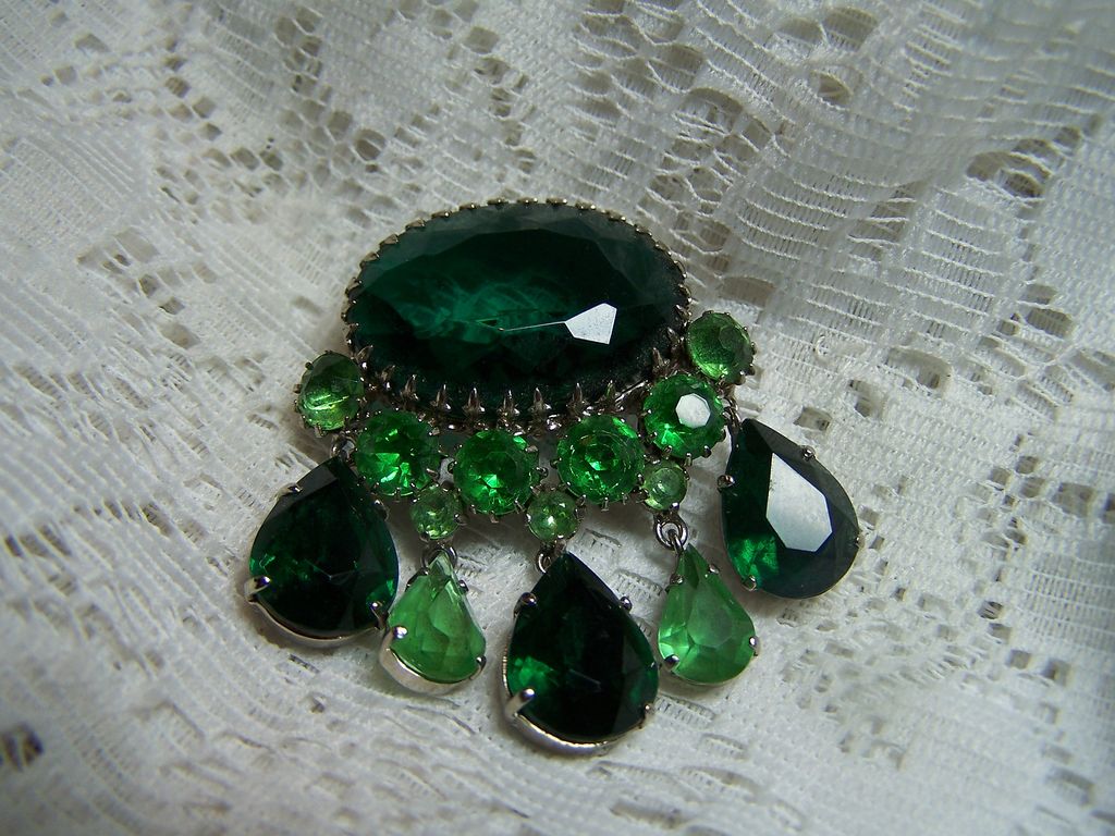 Gorgeous Green Rhinestone Dangle Brooch Pin Gorgeous Green Rhinestone Dangle Brooch Pin