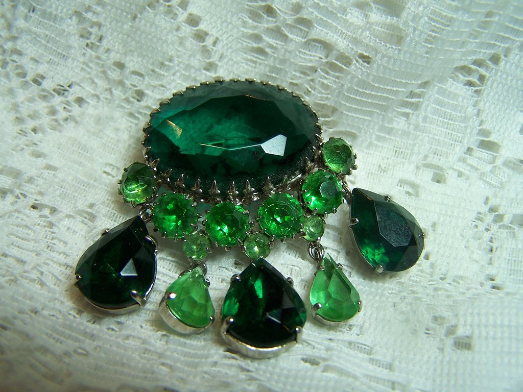 Gorgeous Green Rhinestone Dangle Brooch Pin Gorgeous Green Rhinestone Dangle Brooch Pin