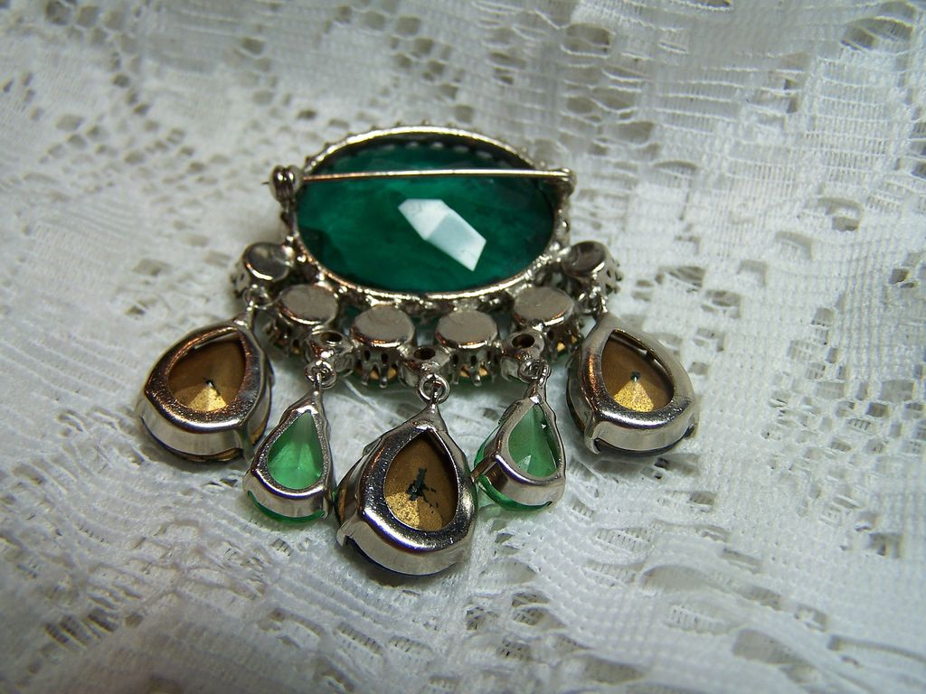Gorgeous Green Rhinestone Dangle Brooch Pin Gorgeous Green Rhinestone Dangle Brooch Pin