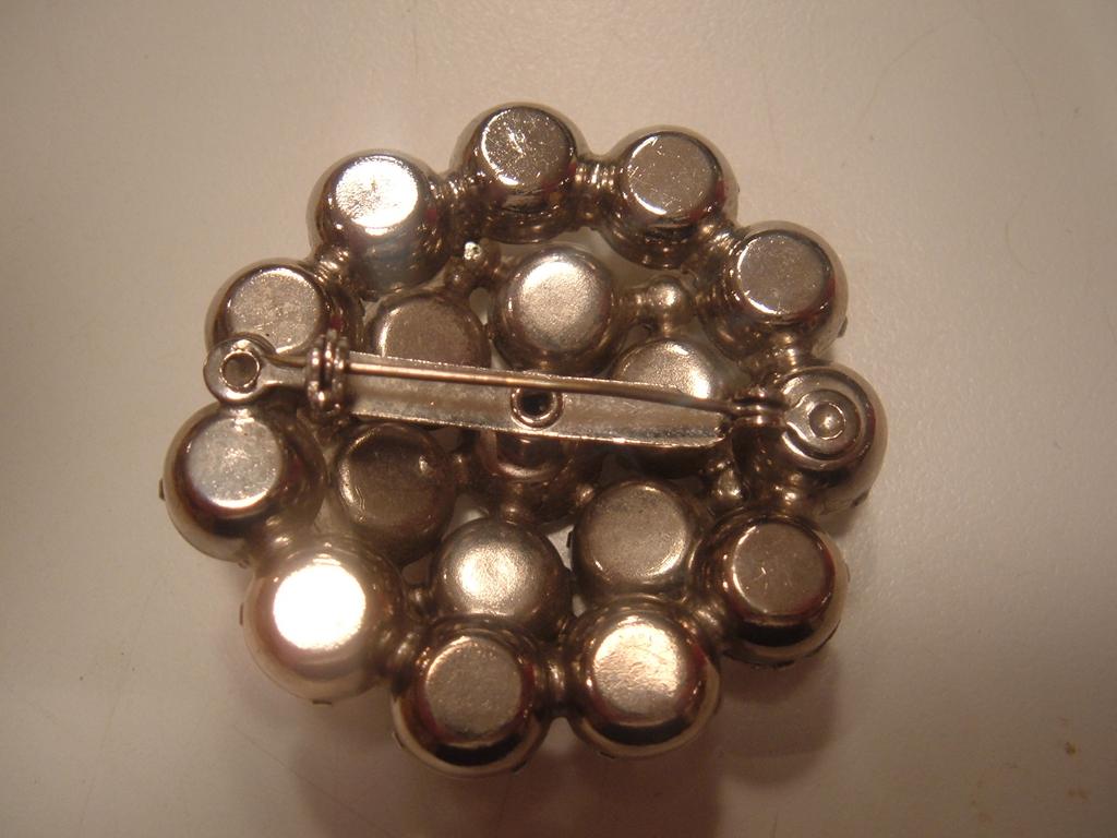 Unsigned 2 inch Clear Rhinestone Brooch Unsigned 2 inch Clear Rhinestone Brooch