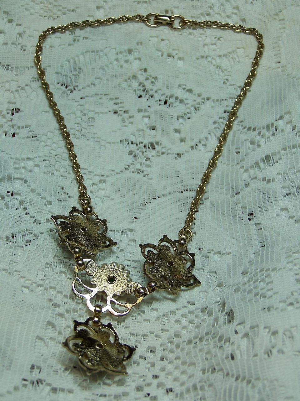 Gorgeous Green Stone Vintage Necklace Gorgeous Green Stone Vintage Necklace