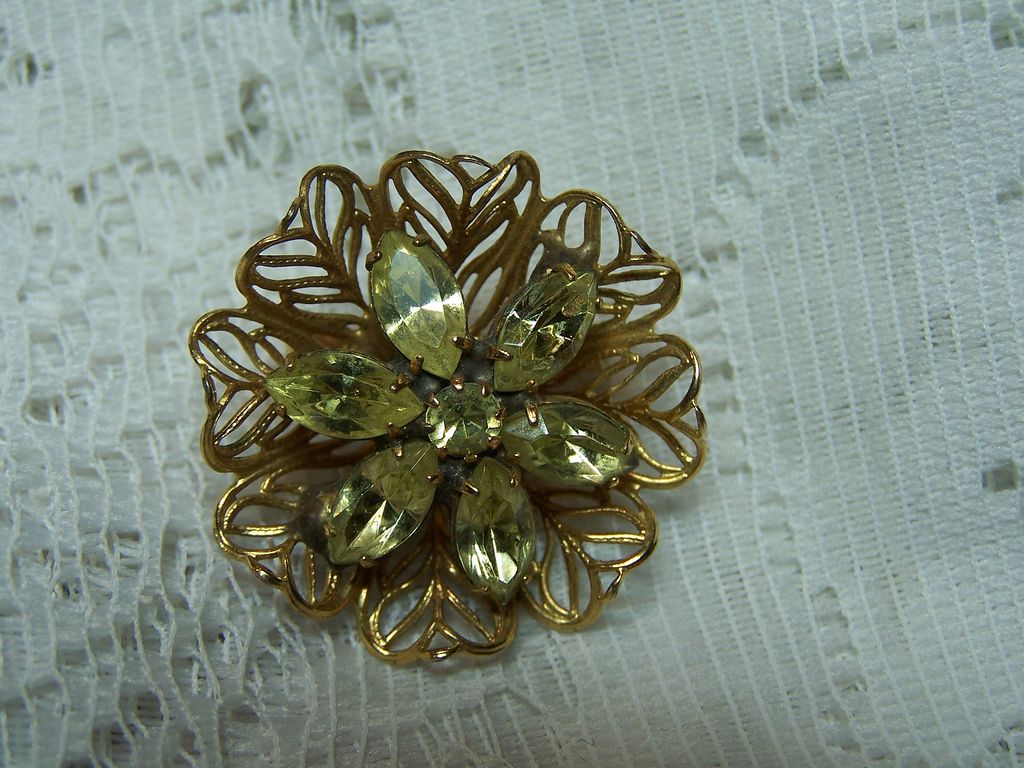 Vintage Lemon Yellow Rhinestone Brooch Pin Circa. 1950's Vintage Lemon Yellow Rhinestone Brooch Pin Circa. 1950's