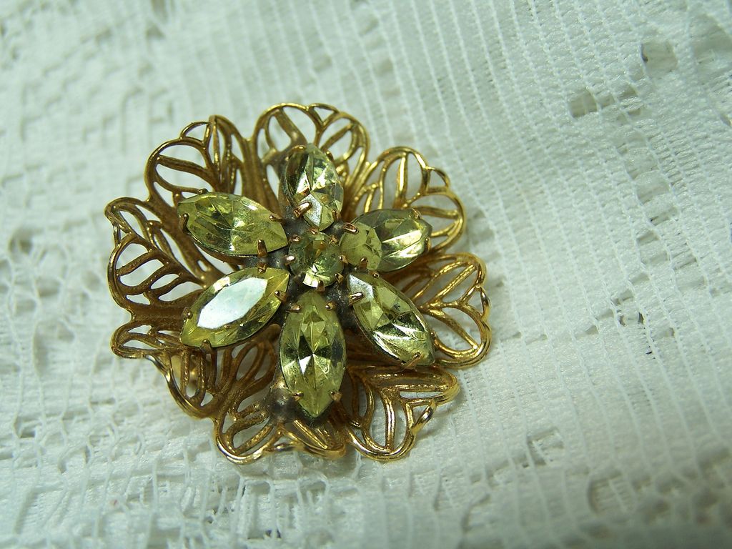 Vintage Lemon Yellow Rhinestone Brooch Pin Circa. 1950's Vintage Lemon Yellow Rhinestone Brooch Pin Circa. 1950's