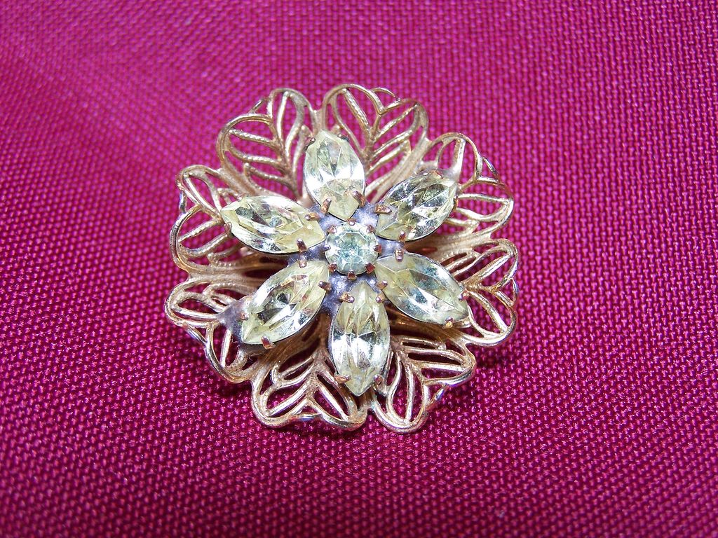 Vintage Lemon Yellow Rhinestone Brooch Pin Circa. 1950's Vintage Lemon Yellow Rhinestone Brooch Pin Circa. 1950's